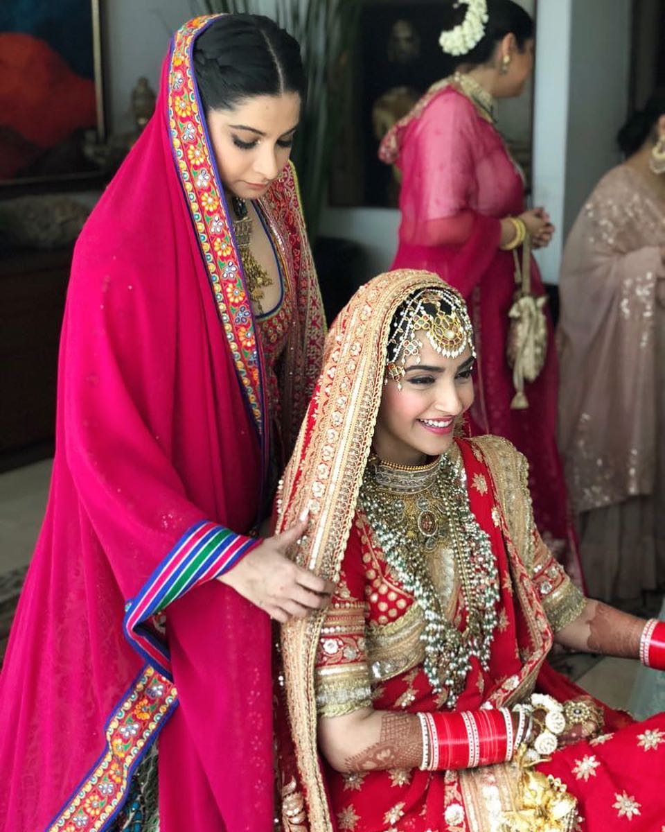 Kareena Played Perfect Bridesmaid To Sonam, Rhea Kapoor Shares Adorable ...