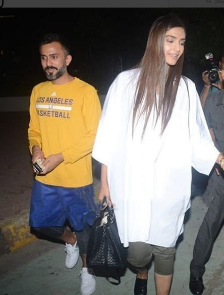 Newly-Weds Sonam Kapoor Ahuja And Anand Ahuja Enjoy First Dinner Date ...