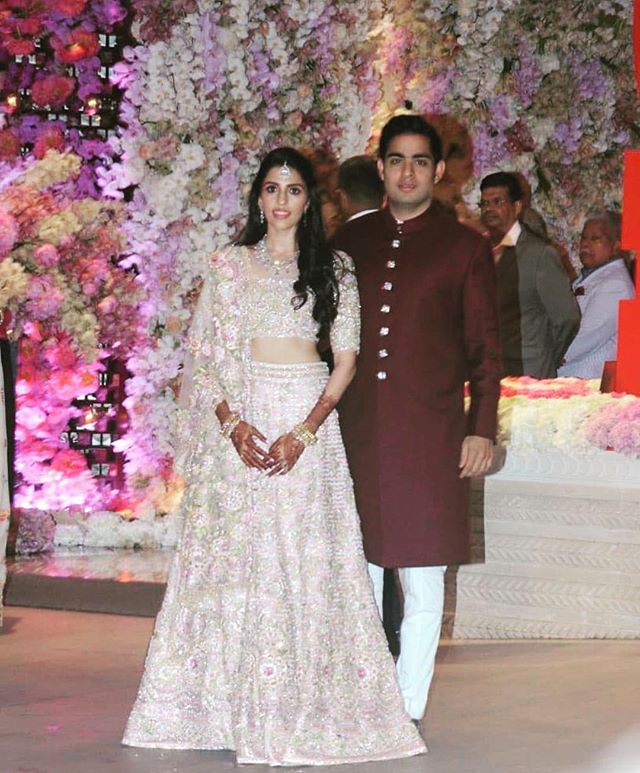 Akash Ambani - Shloka Mehta Look Stunning Together, Shloka's Floral ...