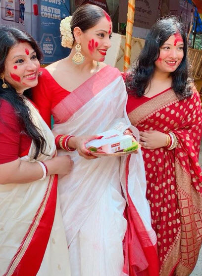 Sindoor Khela ❤️ The Bengali Hindu tradition that is followed by the women,  who apply sindoor on the Durga Maa idol and then playfull... | Instagram