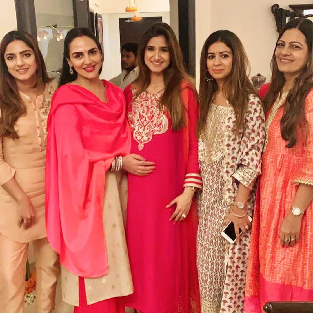 Esha Deol Takhtani Celebrates Karwa Chauth Puja With Other Takhtani ...