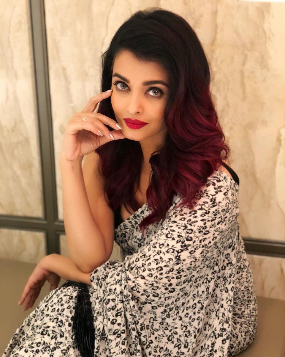 Aishwarya Rai | Long layered hair, Long hair styles, Medium hair styles