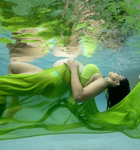 Sameera Reddy's Underwater Maternity Shoot Pictures Have Gone