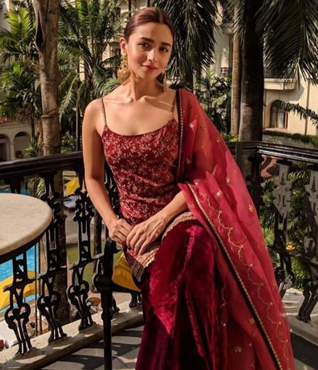 Alia Bhatt Meeting Sabyasachi Mukherjee To Finalise Her Bridal Lehenga ...