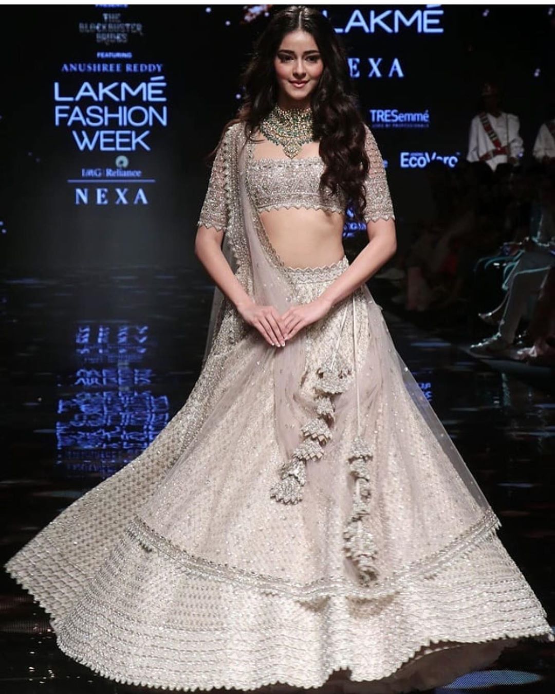 Diana Penty looked sexy AF in this kaftan tunic and embroidered lehenga at  Lakme Fashion Week 2017 Day 3! | India.com