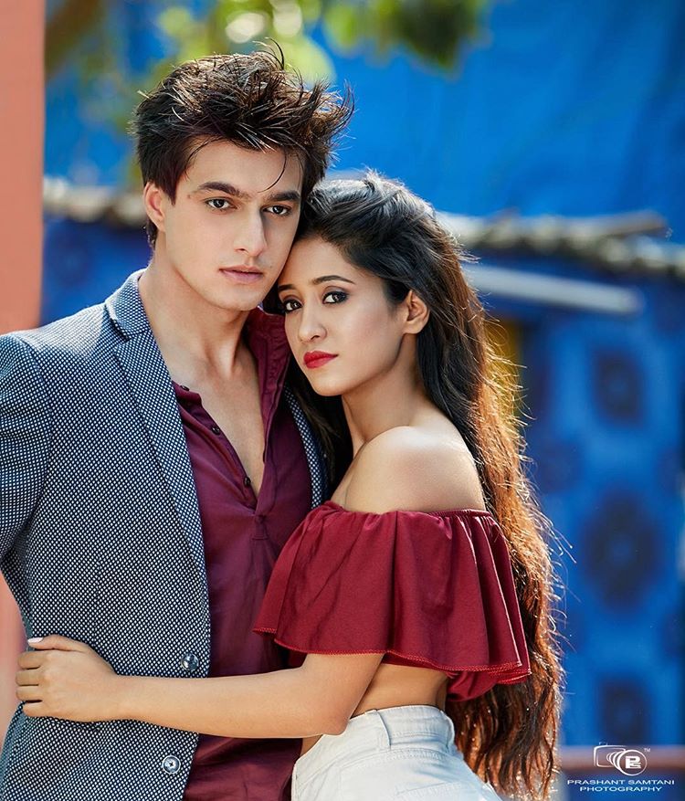 Mohsin Khan And Shivangi Joshi's 'Oh-So-Romantic' Dance Performance At