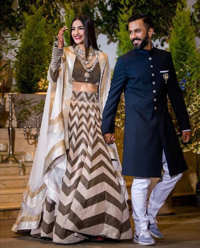 Sonam Kapoor Ahuja And Anand S Ahuja Recreate Their Wedding Picture And ...