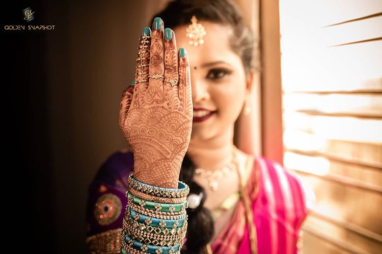 Attraktive Glücklich Süd Indische Paare In Tracht Stockfoto und mehr Bilder  von Hochzeit - Hochzeit, Indien, Indische Kultur - iStock