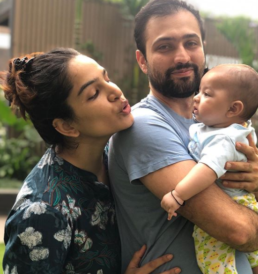 Shikha Singh Shares Pictures Of Alayna's First Day Out To The Garden ...