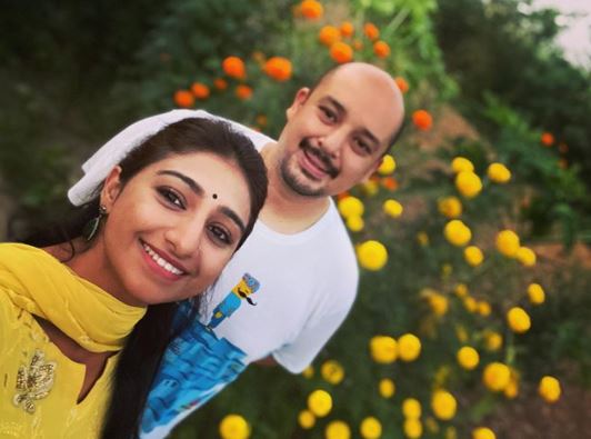 Mohena Kumari Singh Posts Romantic Photo With Hubby, Suyesh Rawat On