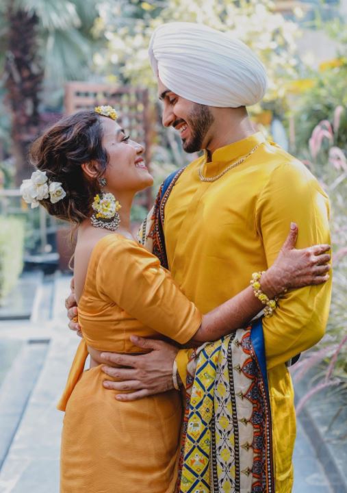 Neha Kakkar And Rohanpreet Singh's 'Haldi' Ceremony Photos Are Out And ...