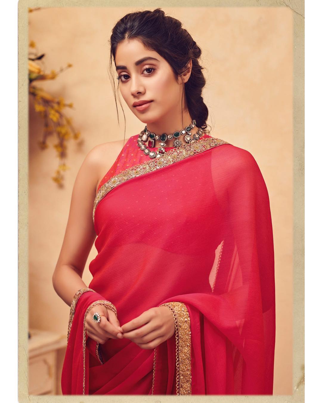 Mili Fame Bollywood Actress Janhvi Kapoor Photoshoot in Red saree are viral  on instagram - जाह्नवी कपूर ने लाल साड़ी में ढाया कहर, फैन्स और सेलेब्स ने  लुटाया प्यार, देखें फोटोज 1,