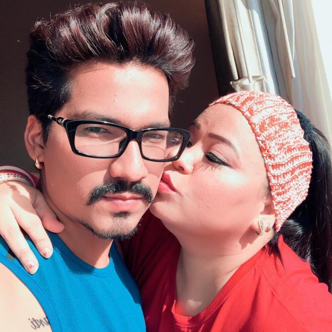 Harsh Limbachiyaa Throws A Surprise Birthday Party For Bharti Singh On The  Sets Of Khatra Khatra Khatra