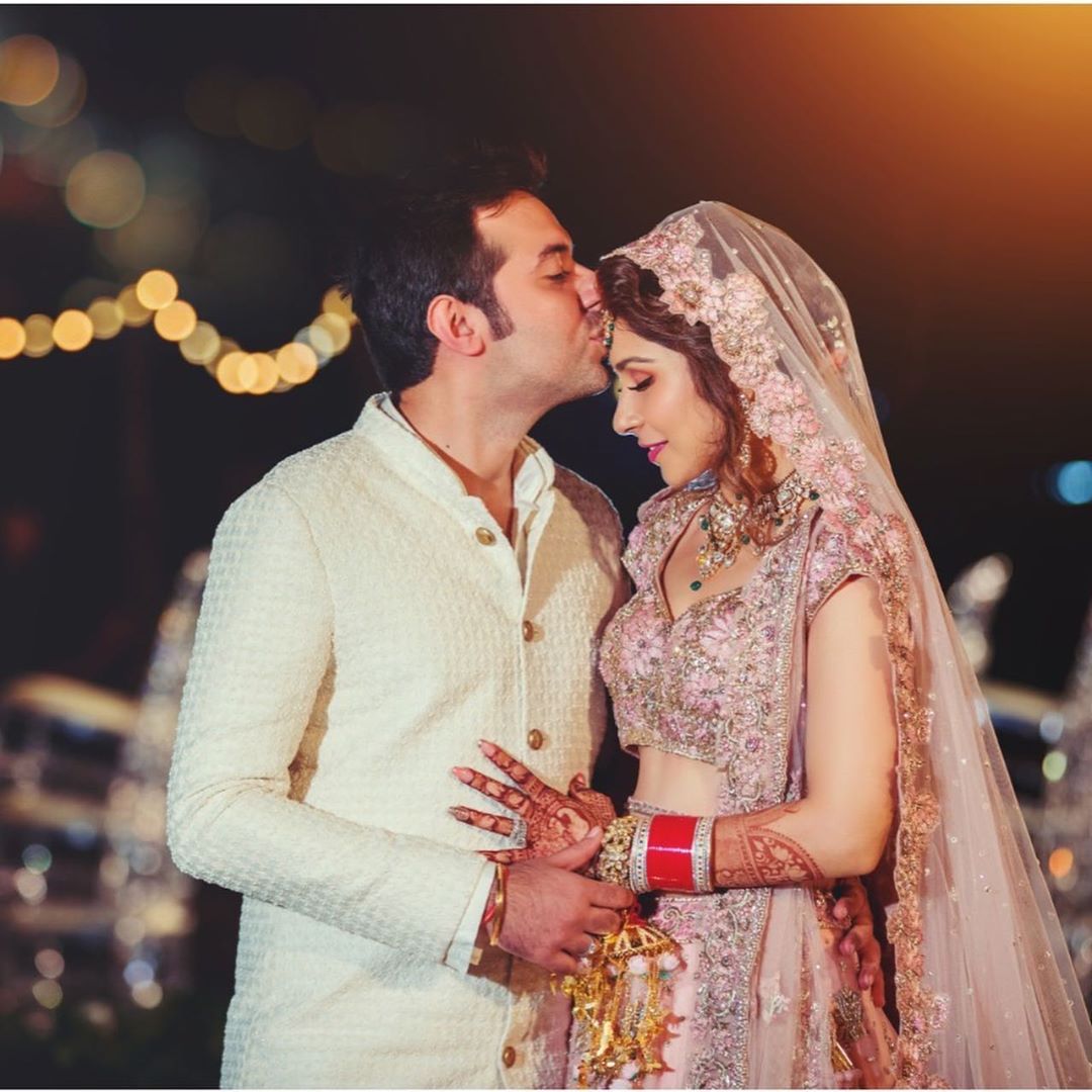 Designer, Sonaakshi Raaj Gets Married To Nikhil Merani, Looks Gorgeous ...