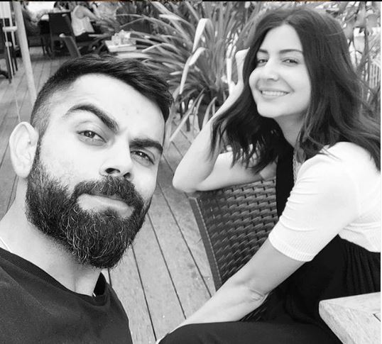 Anushka Sharma Poses For Mushy Pics With Hubby, Virat Kohli, Carries A  Petite Bag Worth Rs 1.5 Lakhs