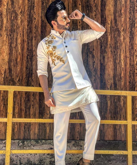 Dheeraj Dhoopar Shares A Monochrome Picture With Wifey, Vinny Arora ...