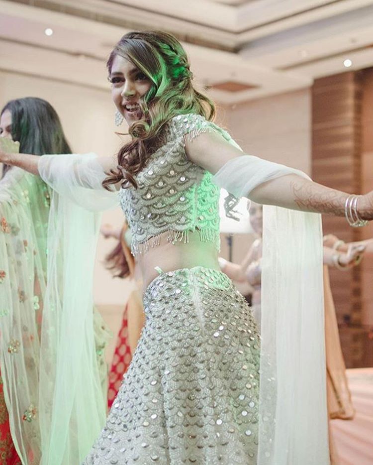 Stylebuzz: Niti Taylor's White Lehenga Choli Twirl Will Give You Life |  India Forums