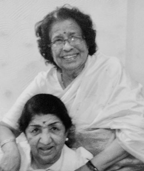 Lata Mangeshkar Shares Warm Wishes On Her Sisters, Asha Bhosle And ...