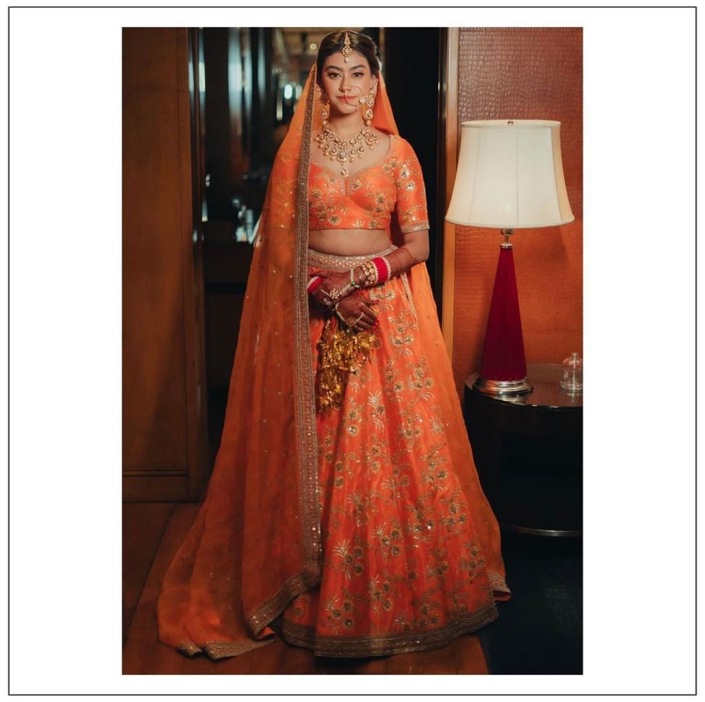 Sabyasachi Mukherjee Latest Wedding Dresses 2018-2019 Collection | Indian  bridal lehenga, Latest bridal lehenga, Bridal lehenga red