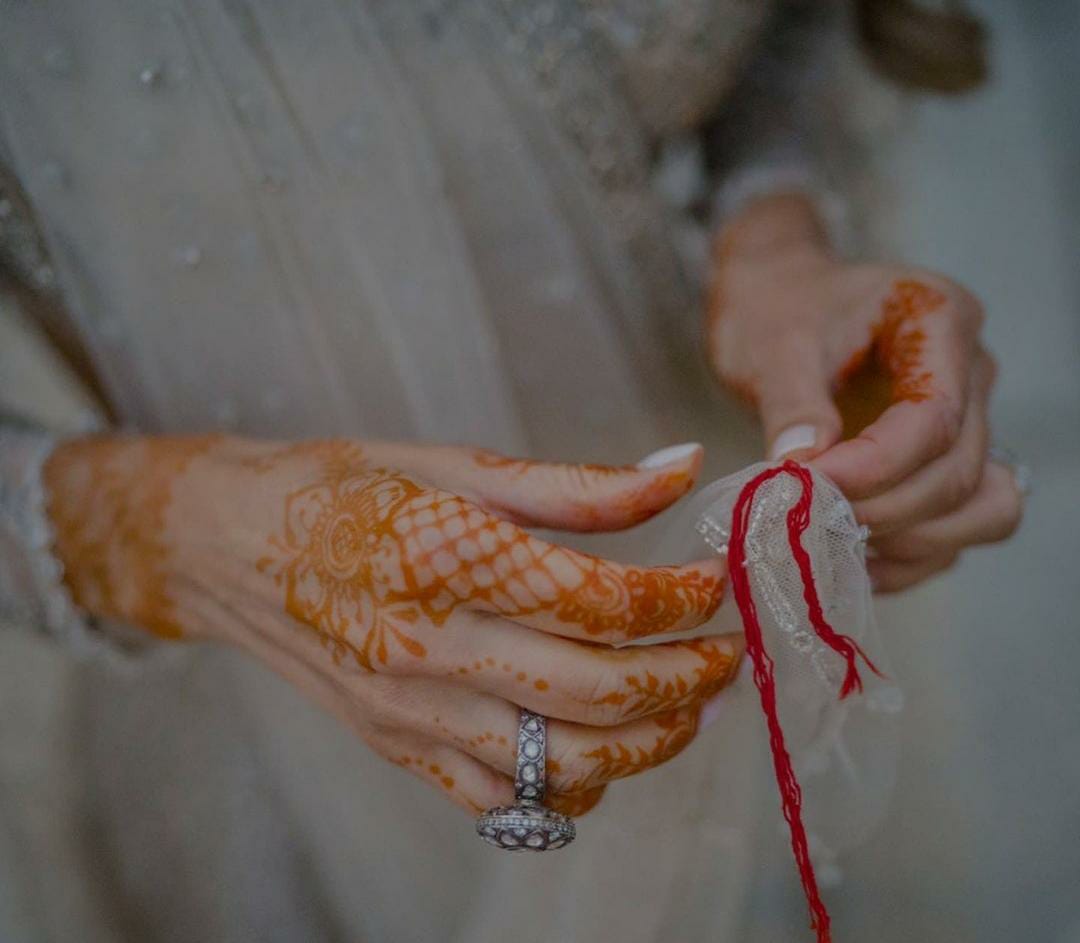 The Bride Donned A White Embroidered Lehenga, By Falguni Shane Peacock, On  Her Hindu Wedding