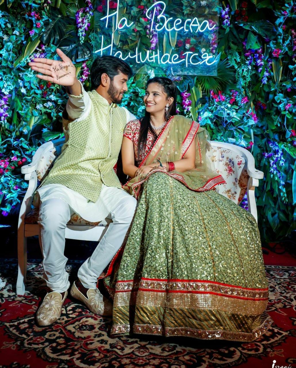 Outfits Other Than A Kanjeevaram For A Traditional Engagement Ceremony |  WedMeGood