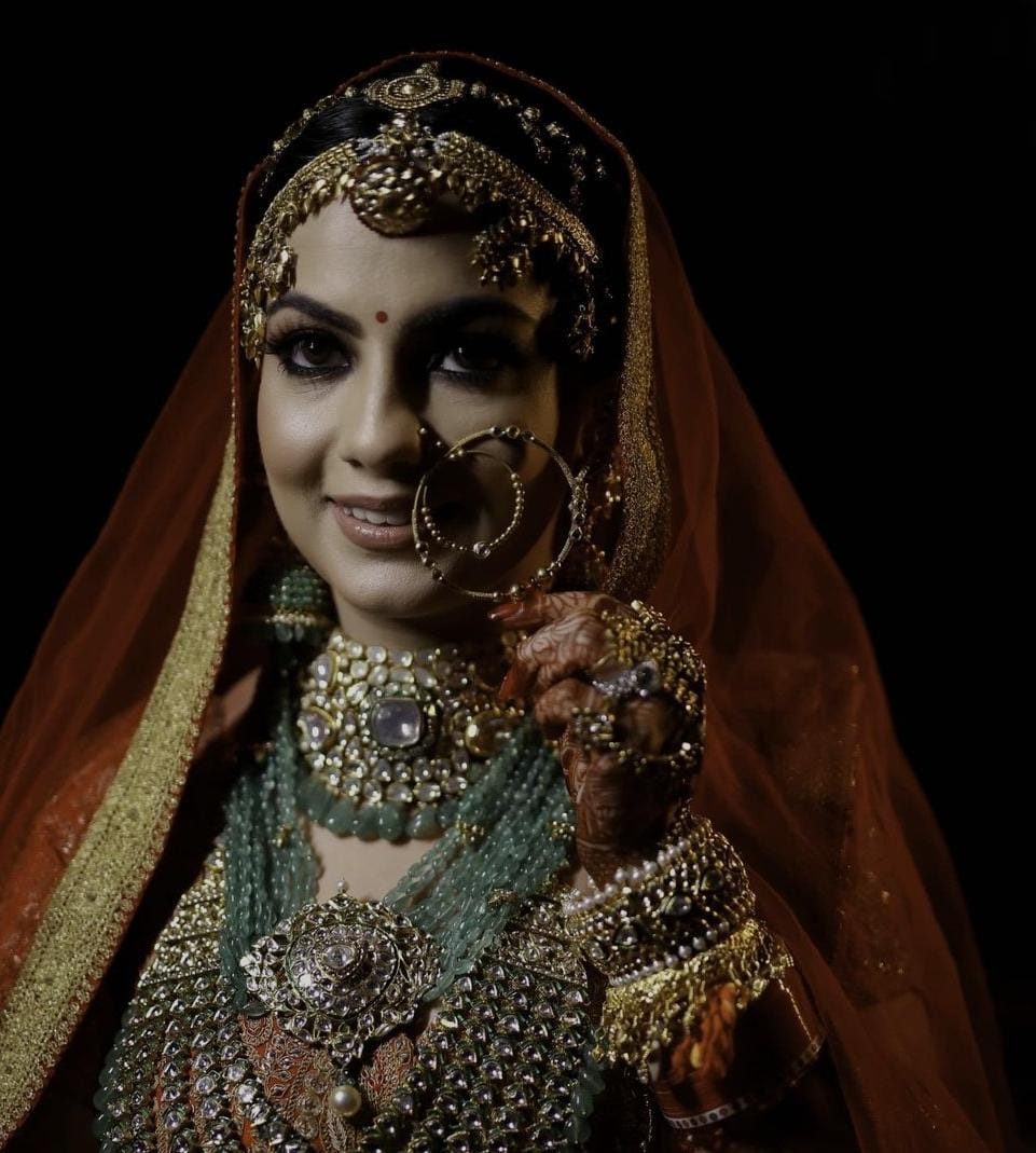 Bride Donned Anamika Khanna's Red Bridal Lehenga, Her Royal 'Shish Patti'  Stole The Show