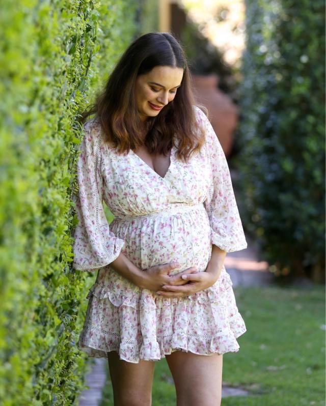 New Mommy, Evelyn Sharma's Peaceful Moments Amidst The Chaotic ...