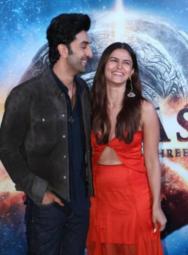 Lovebirds Alia Bhatt-Ranbir Kapoor Twin In White As They Leave For  Brahmastra Shoot