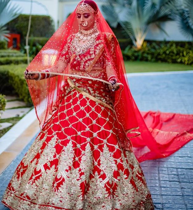 Meet This Surgeon Bride, Whose Wedding Attires Were A Fest of Colours ...