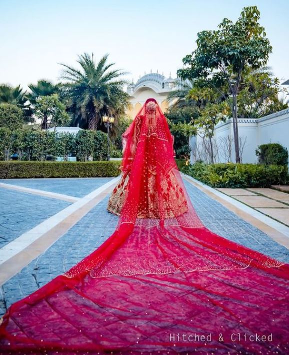 Meet This Surgeon Bride, Whose Wedding Attires Were A Fest of Colours ...