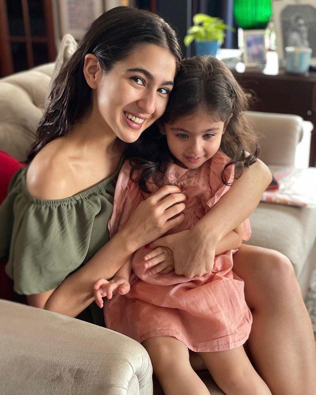 Sara Ali Khan and Inaaya Naumi Kemmu