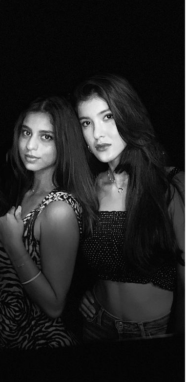 Suhana Khan's Reaction To Shanaya Kapoor's Throwback Photoshoot