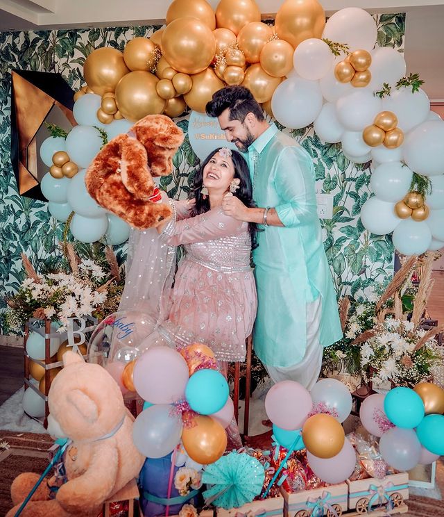 Kishwer Merchantt And Suyyash Rai Cut Hot Air Balloon Themed Baby ...