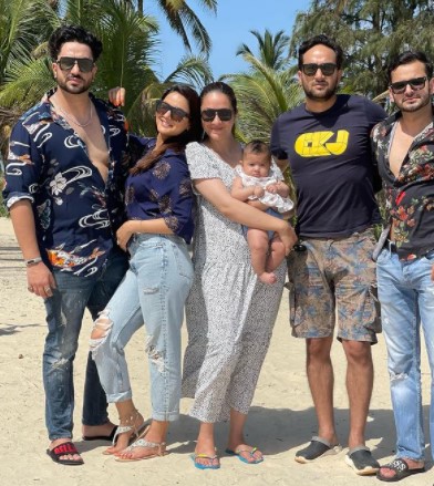 Aly Goni's GF, Jasmin Bhasin And Sister, Ilham Carry Same Customised ...