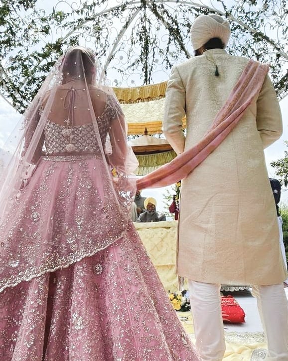 Punjabi Bride Wore Unique White 'Chooda' And Her Grandmother's 71-Year ...