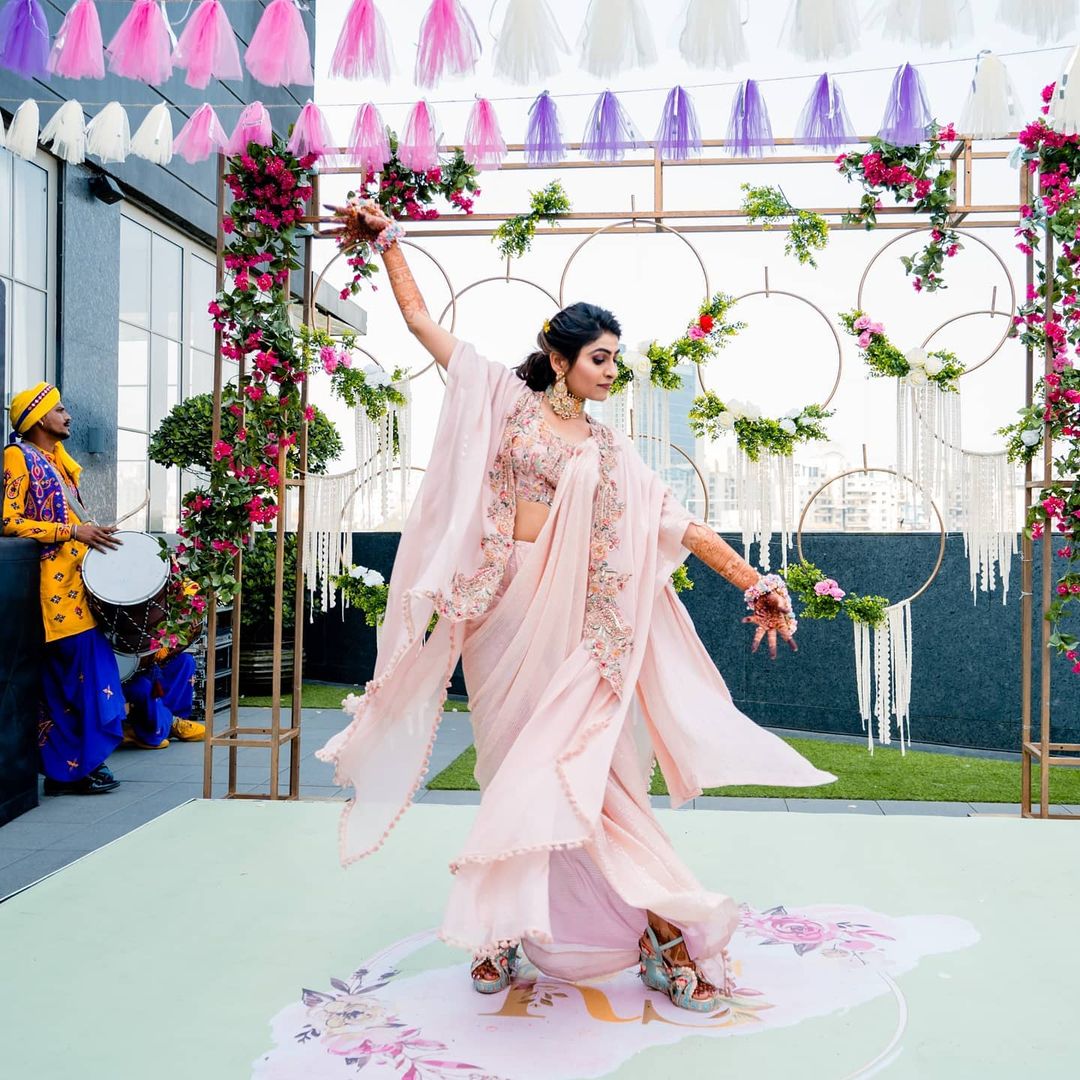 Modern Bride Donned A Hot Pink Lace Pant-Suit With Heavy 'Polki' Jewellery  For Her Intimate Wedding