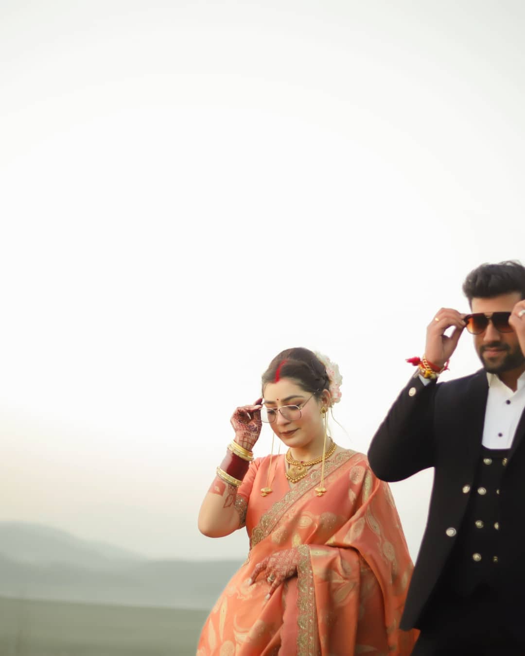 Kashmiri Bride Wore A Deep Red 'Lehenga' With Traditional 'Atheru ...