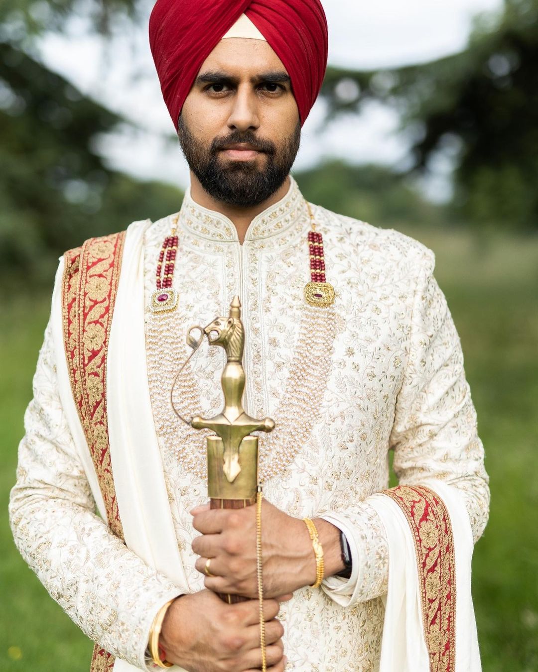 Sabyasachi Bride Ditched The 'Lehenga' And Wore A Unique Red 'Sharara ...