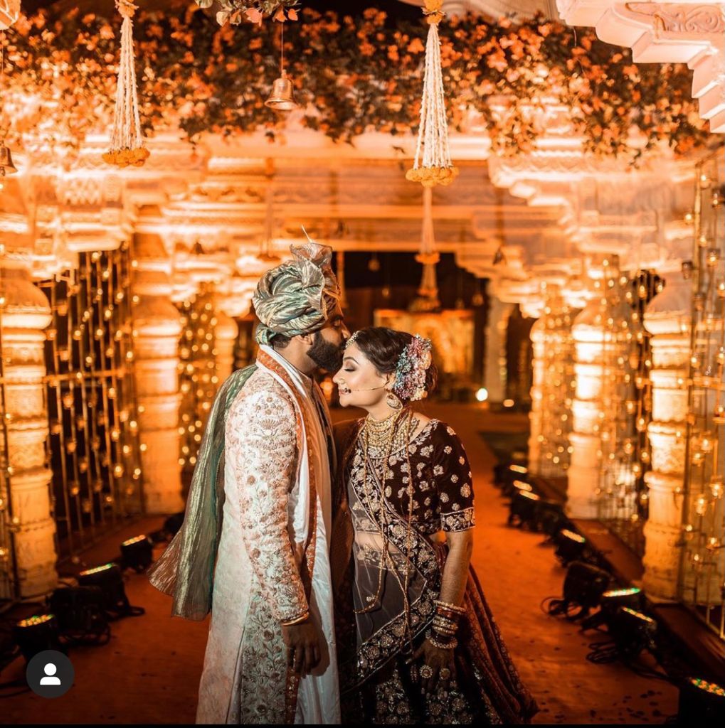 The Bride Made A Royal 'Maharani' Entry In A Red Lehenga At Her ...