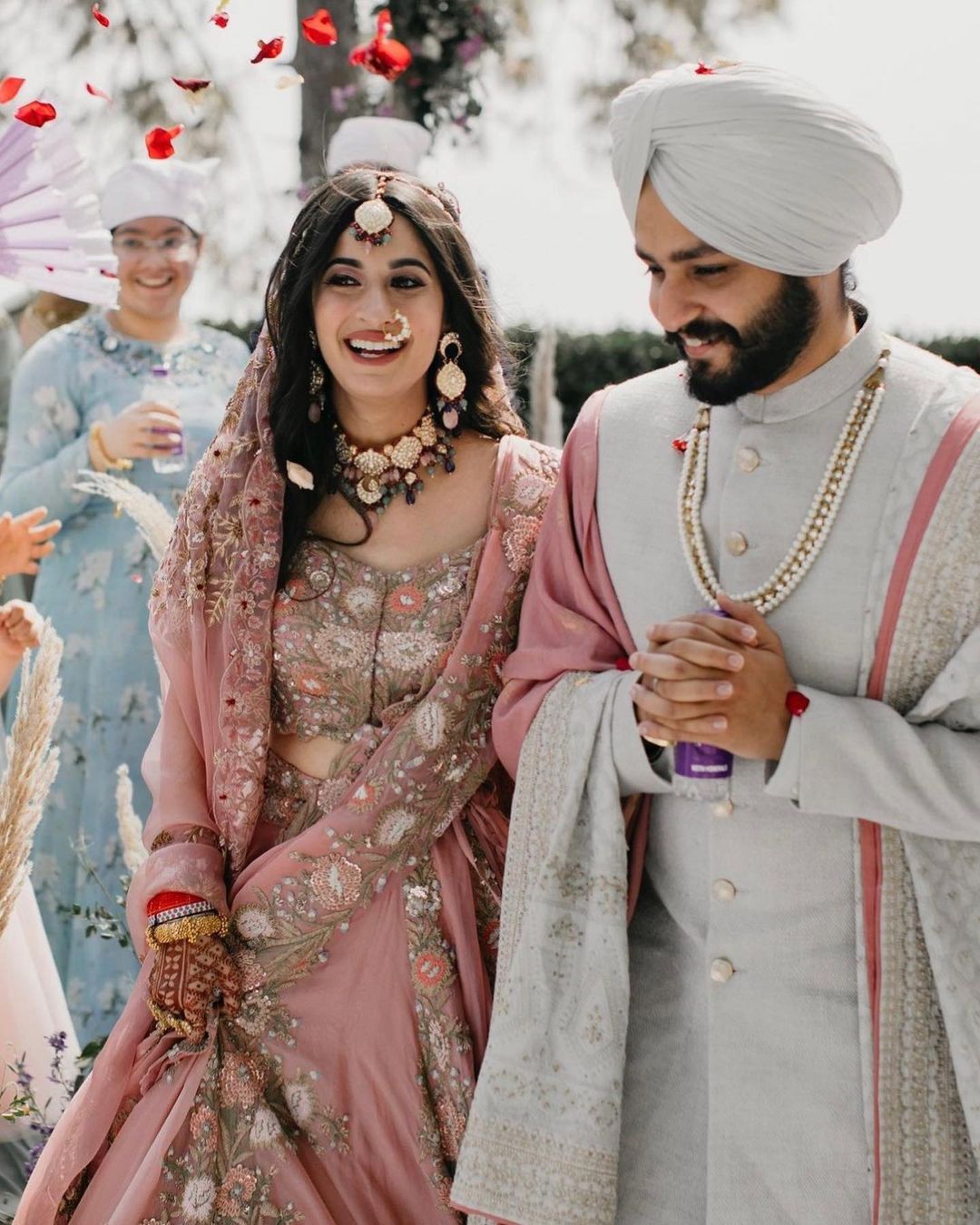 Mira makeup and hairstyle close up look post wedding appearance in Anamika  Khanna pink lehenga | Shahid Kapoor Mira Rajput wedding – Shinjini Amitabh  Chawla