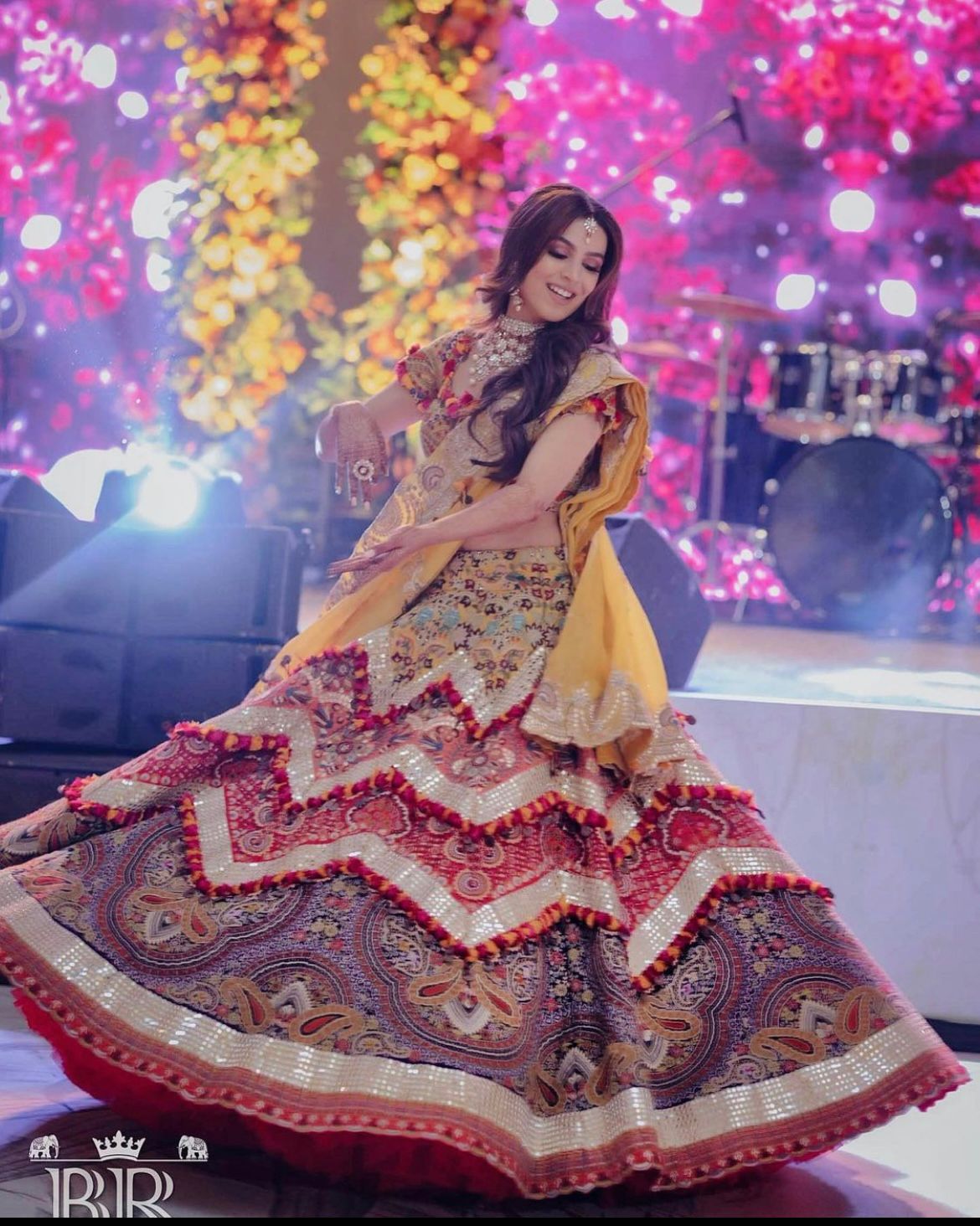 Rani Mukherjee | Indian wedding outfits, Indian bridal dress, Bollywood  designer sarees