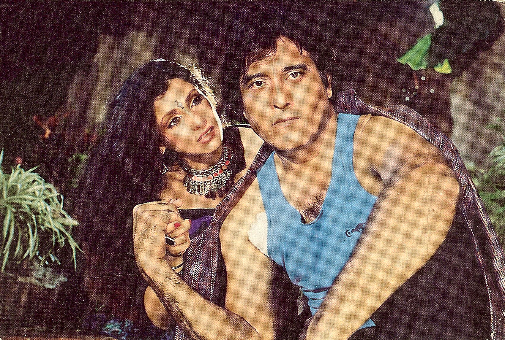 When Vinod Khanna Lost Control While Doing A Bedroom Scene With Dimple  Kapadia And Left Her Scared