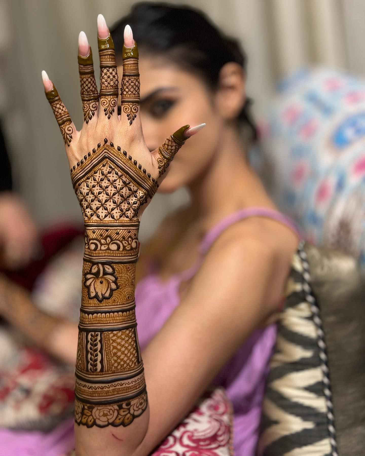 Kathmandu, Nepal. 13th Aug, 2020. A girl gets Mehendi (Henna tattoos) on  holy month of Shrawn amid of COVID-19 pandemic in Kathmandu, capital of  Nepal on August 13, 2020. The Shrawan month