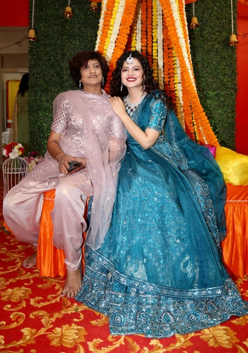 Singer Palak Muchhal To Get Married To Mithoon Sharma Bride To Be Looks Pretty At Her Mehendi