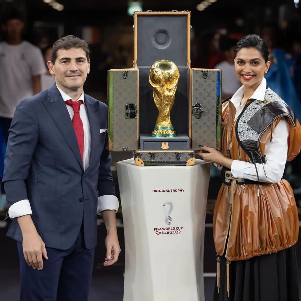 Deepika Padukone Awkward Moment With Ranveer Singh At Fifa World Cup Final  2022
