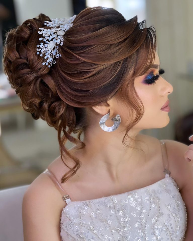 Bridal's sister will most demanding bridal' engagement & nikah  outfit#bridalmakeup #bridaljewellery | Bridal hairstyle indian wedding,  Bridal hair buns, Bridal bun