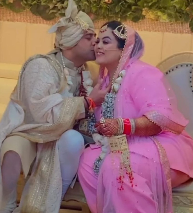 Plus-Size Bride Wore A Unique Pink Pantsuit With 'Dupatta' On Her Wedding,  Slays In 'Doli Kaleeras