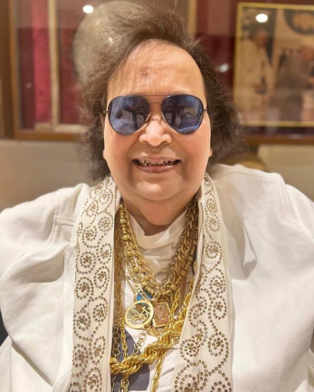 Late Singer, Bappi Lahiri's Daughter, Reema Lahiri Breaks Down At His ...