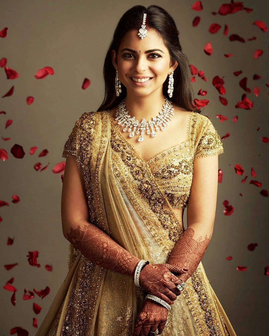 Princess Isha Ambani's engagement with Anand Piramal | Wedding dress cost,  Wedding dresses for girls, Bollywood wedding