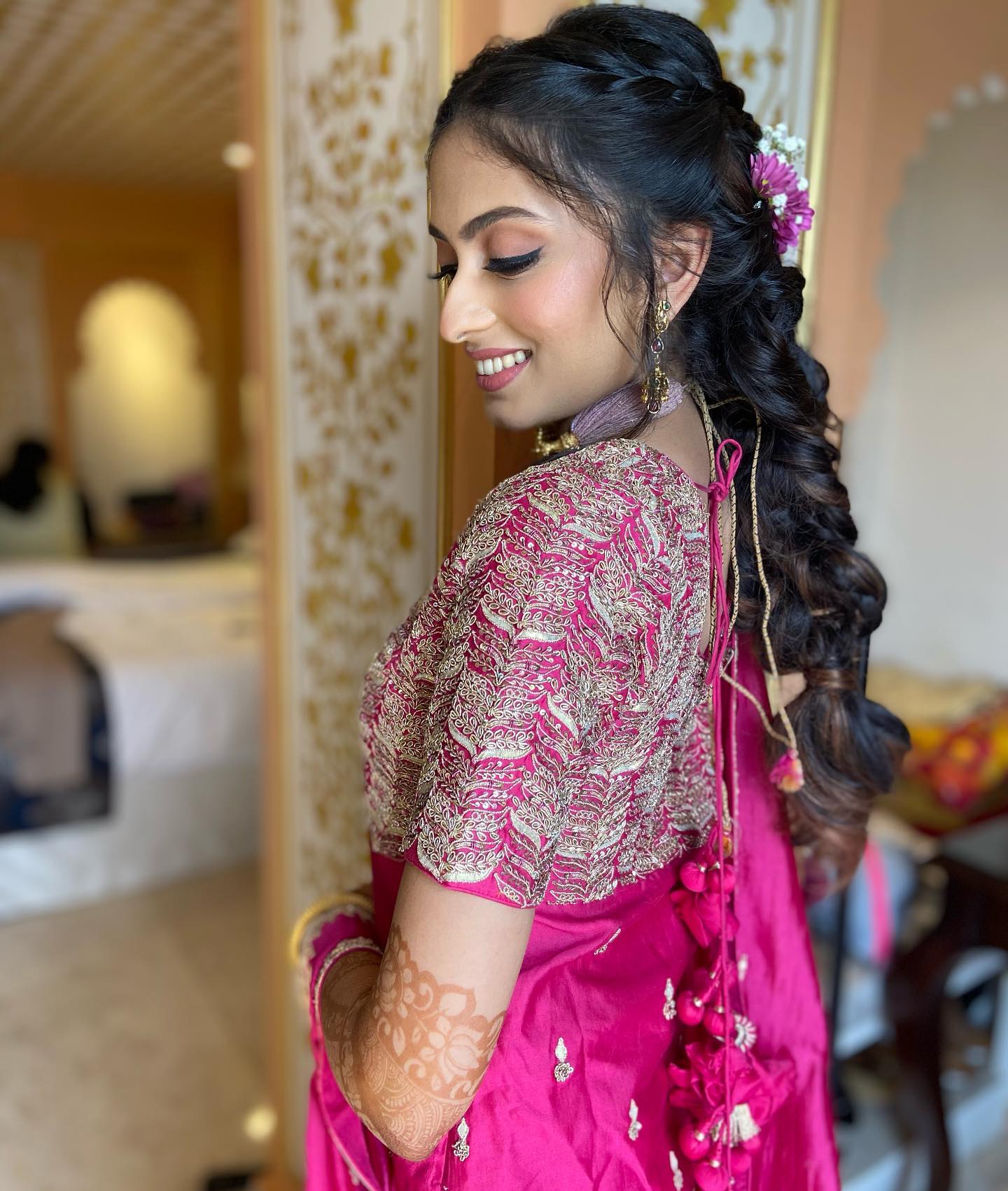 Sabyasachi Bride Wore A Panelled Lehenga On Wedding, Stuns In A Manish ...